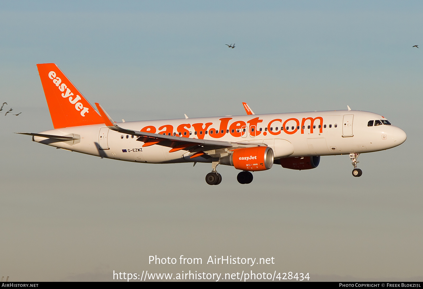 Aircraft Photo of G-EZWZ | Airbus A320-214 | EasyJet | AirHistory.net #428434