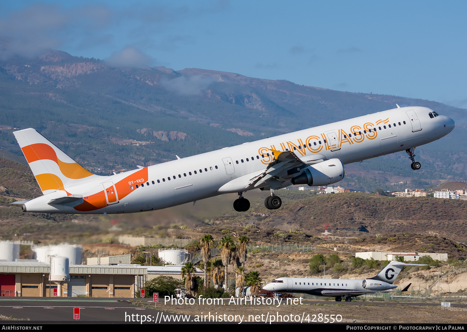 Aircraft Photo of OY-VKD | Airbus A321-211 | Sunclass Airlines | AirHistory.net #428550