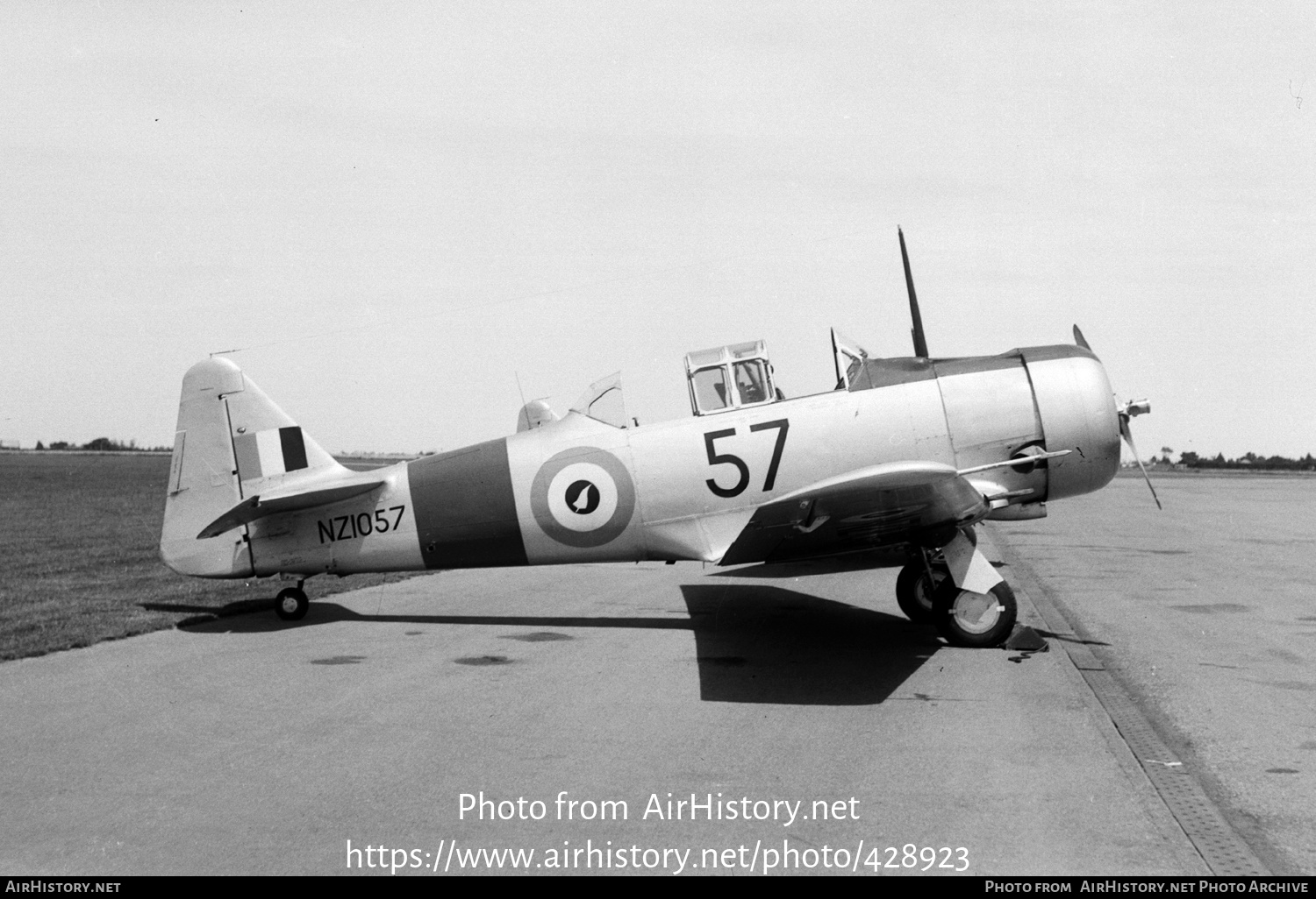 Aircraft Photo of NZ1057 | North American AT-6C Harvard IIA | New Zealand - Air Force | AirHistory.net #428923