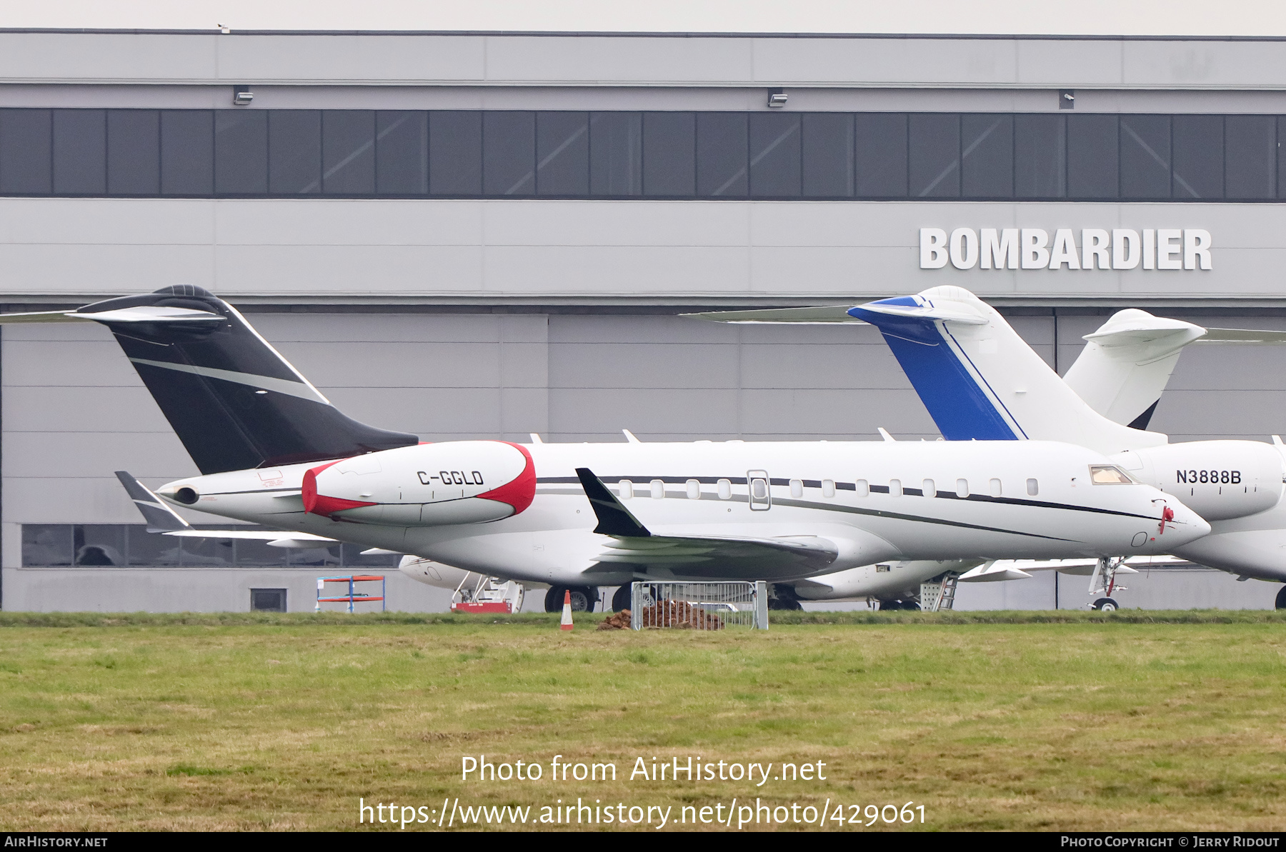 Aircraft Photo of C-GGLO | Bombardier Global 5000 (BD-700-1A11) | Skyservice Business Aviation | AirHistory.net #429061