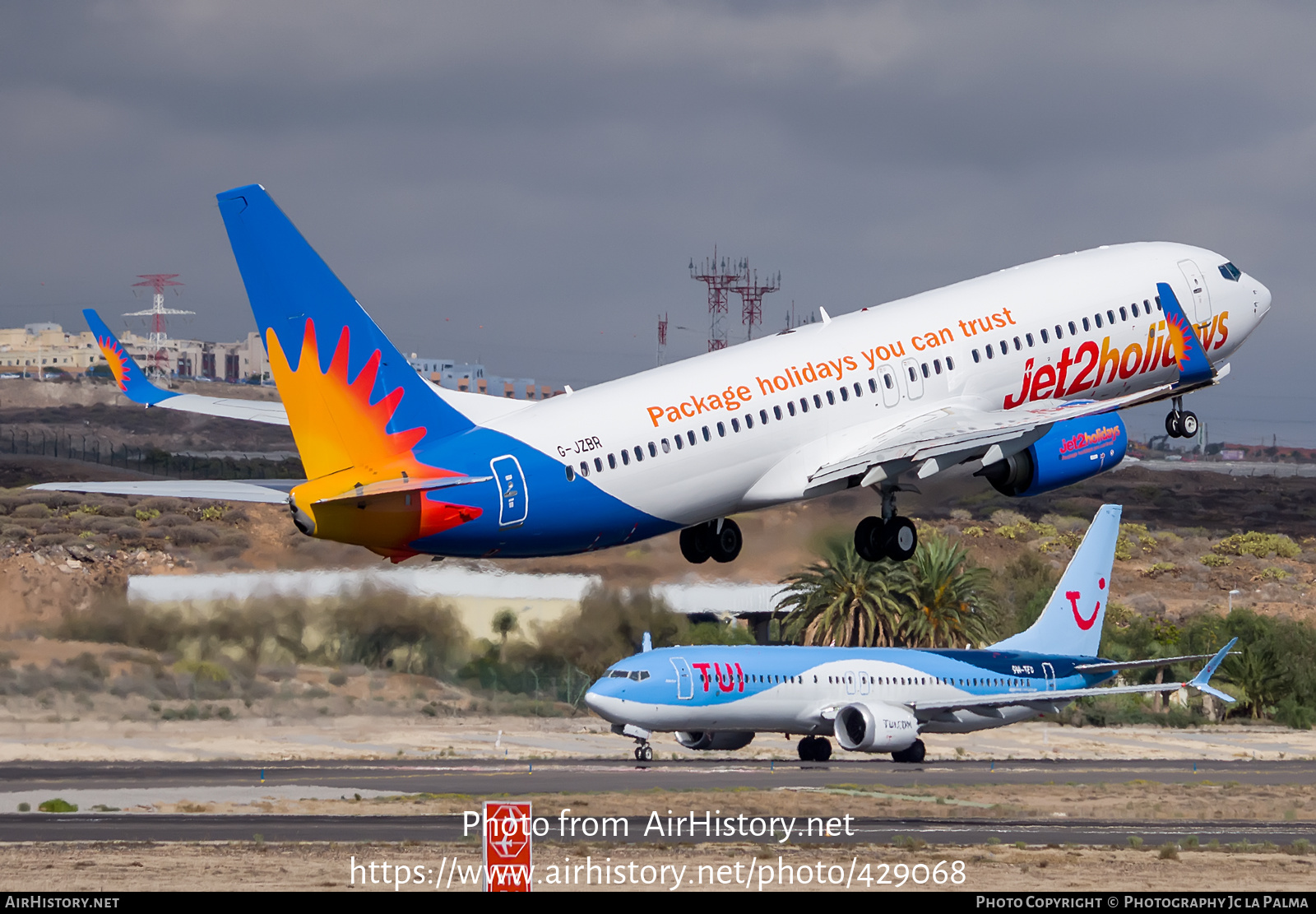 Aircraft Photo of G-JZBR | Boeing 737-800 | Jet2 Holidays | AirHistory.net #429068