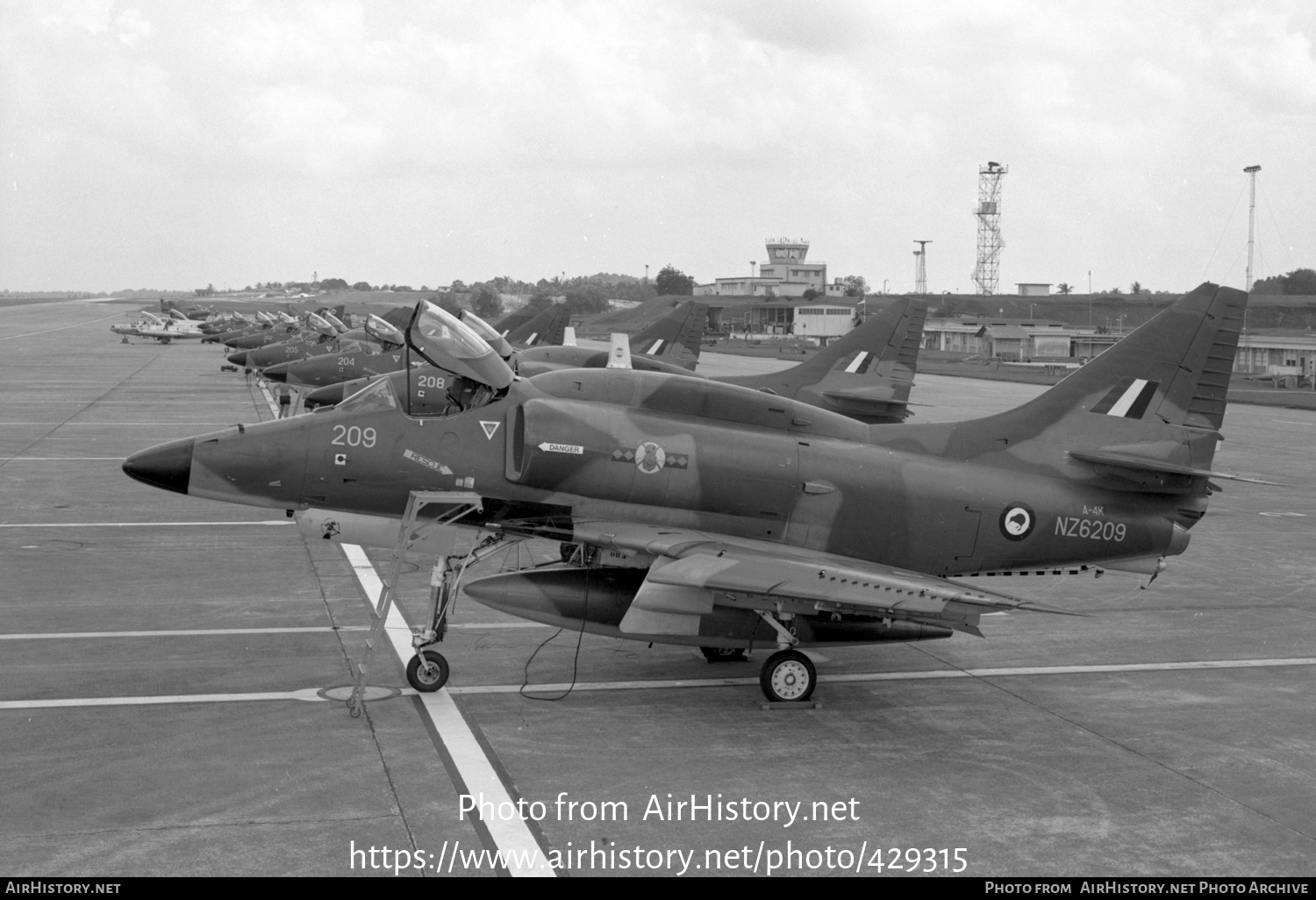 Aircraft Photo of NZ6209 | Douglas A-4K Skyhawk | New Zealand - Air Force | AirHistory.net #429315