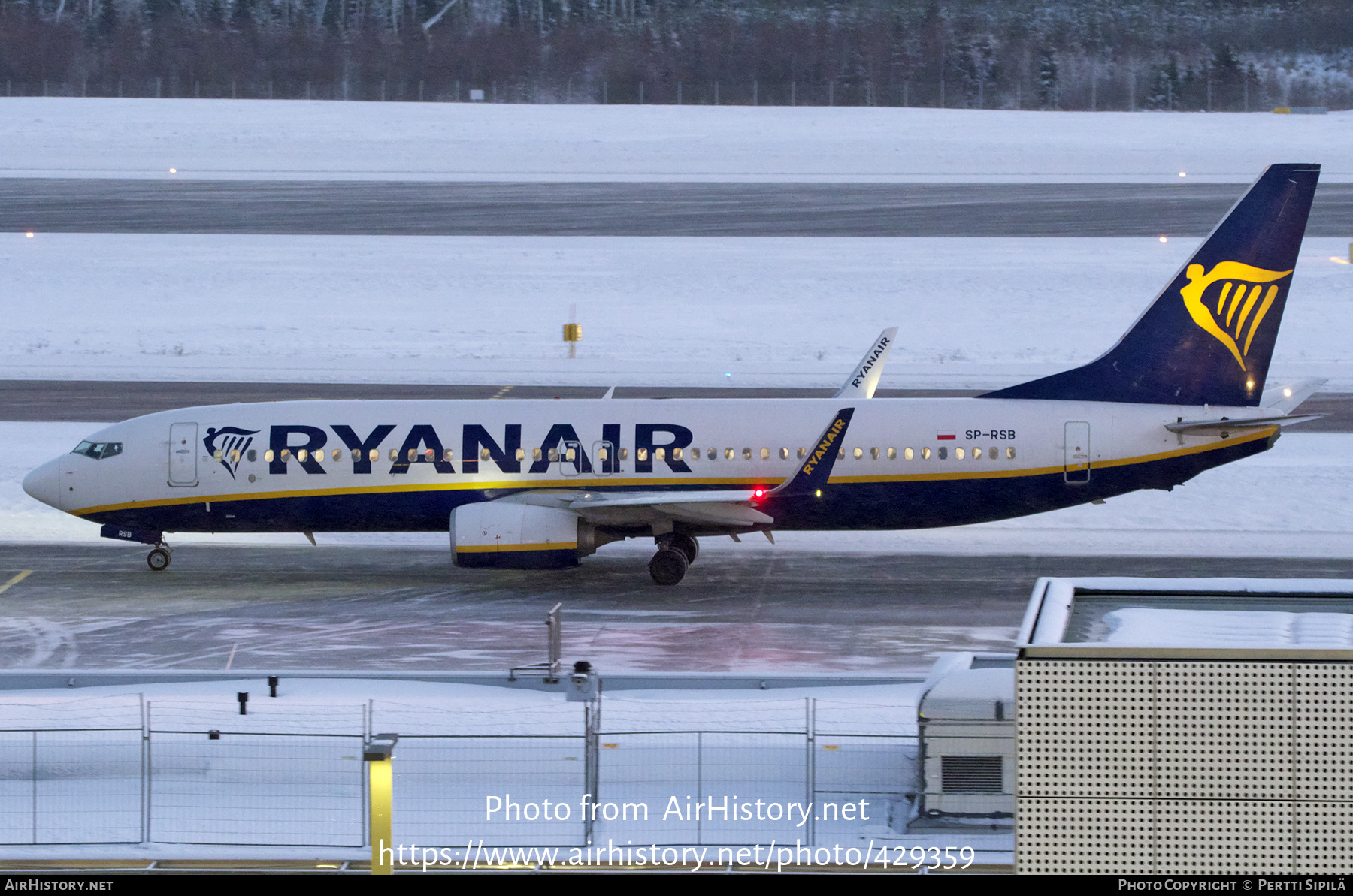 Aircraft Photo of SP-RSB | Boeing 737-800 | Ryanair | AirHistory.net #429359