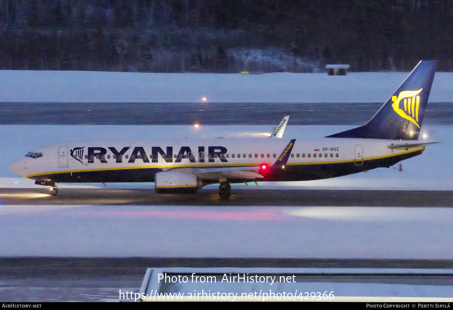 Aircraft Photo of SP-RSZ | Boeing 737-8AS | Ryanair | AirHistory.net #429366