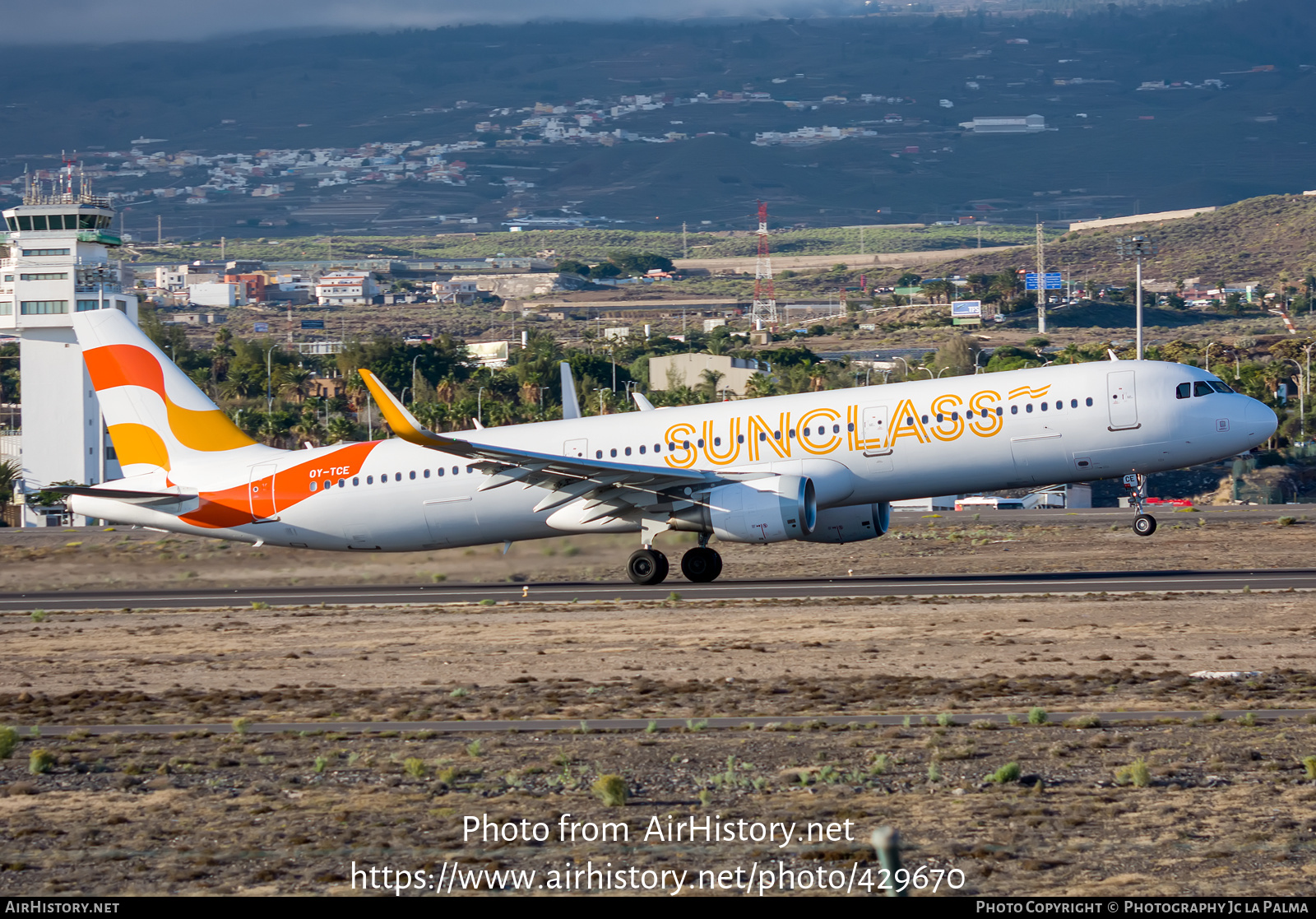 Aircraft Photo of OY-TCE | Airbus A321-211 | Sunclass Airlines | AirHistory.net #429670