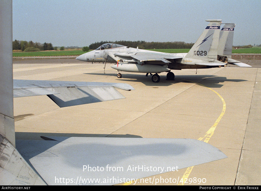 Aircraft Photo of 75-0029 / AF75-029 | McDonnell Douglas F-15B Eagle | USA - Air Force | AirHistory.net #429890