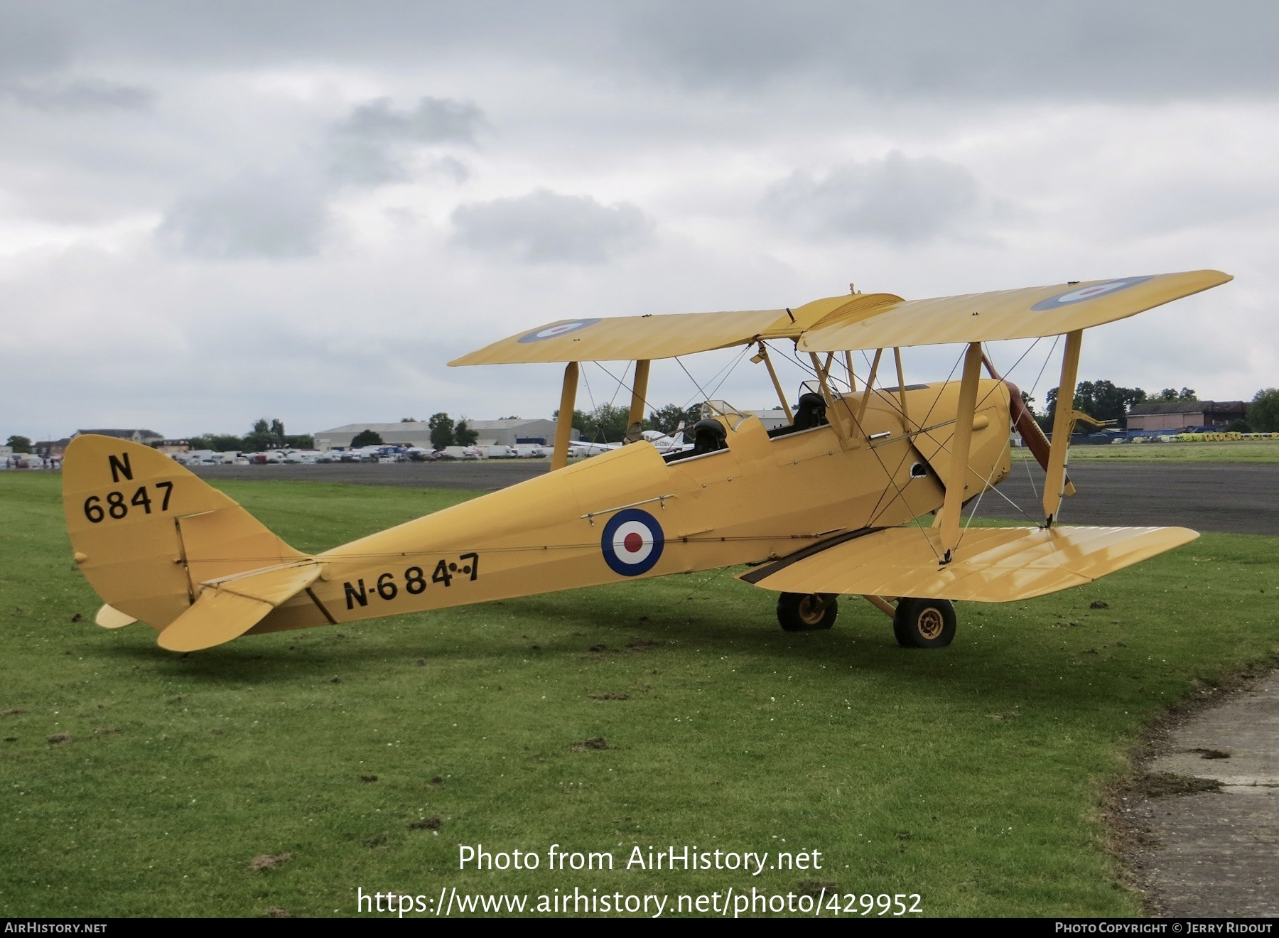 Aircraft Photo of G-APAL / N-6847 | De Havilland D.H. 82A Tiger Moth II | UK - Air Force | AirHistory.net #429952