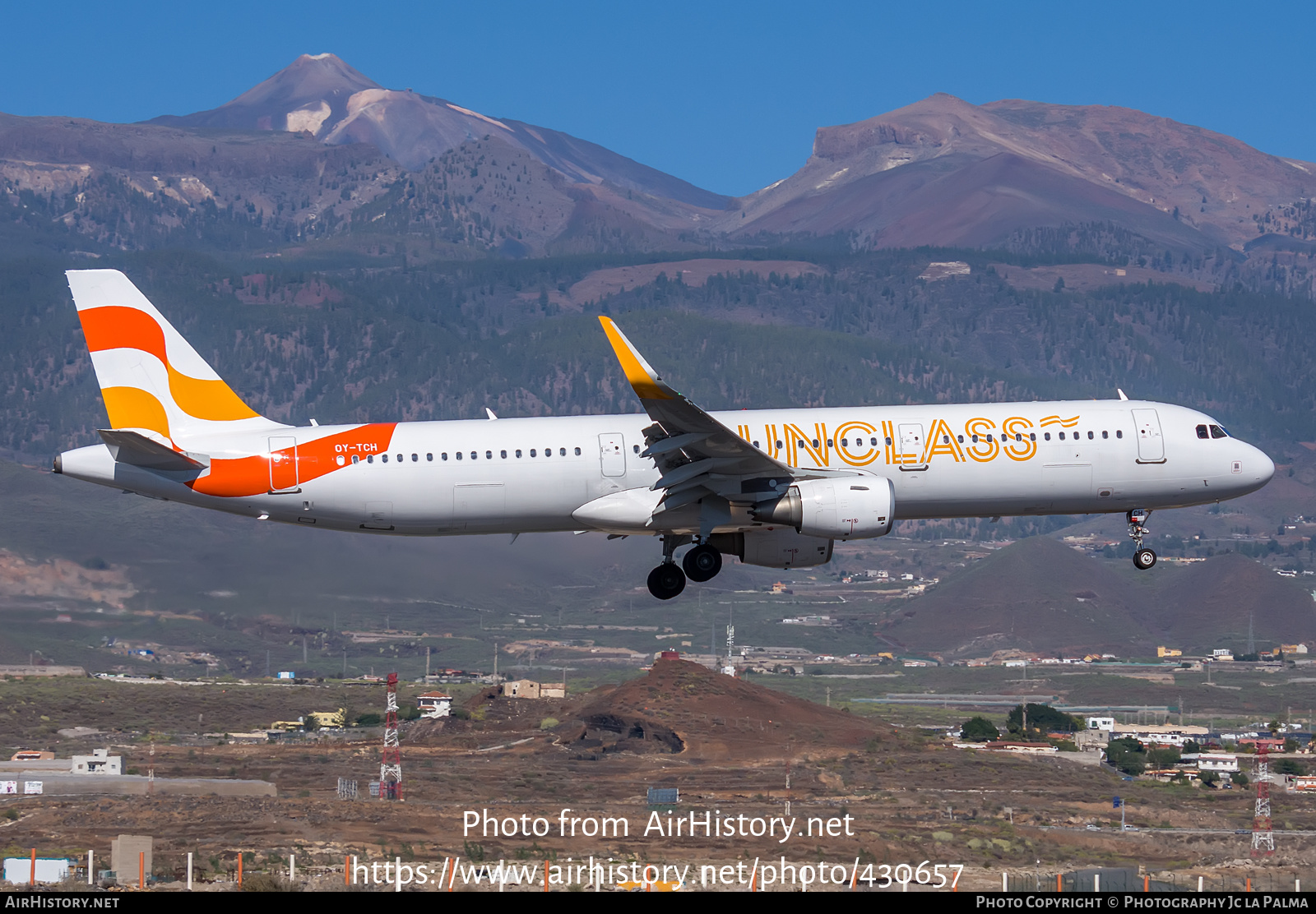 Aircraft Photo of OY-TCH | Airbus A321-211 | Sunclass Airlines | AirHistory.net #430657