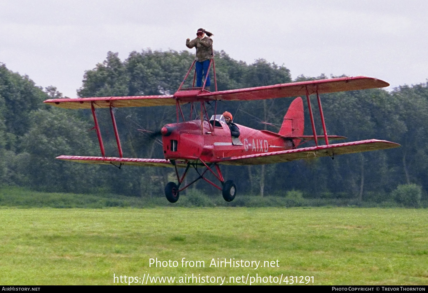 Aircraft Photo of G-AIXD | De Havilland D.H. 82A Tiger Moth II | Oliver Flying Circus | AirHistory.net #431291