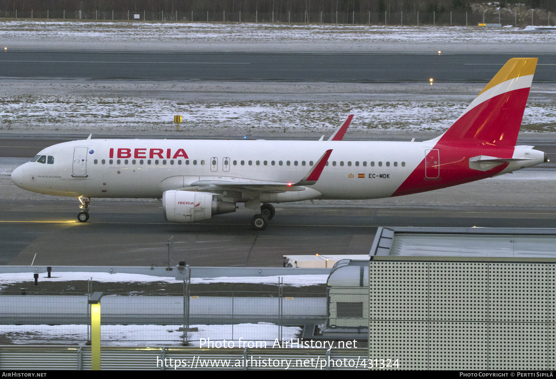 Aircraft Photo of EC-MDK | Airbus A320-214 | Iberia | AirHistory.net #431324