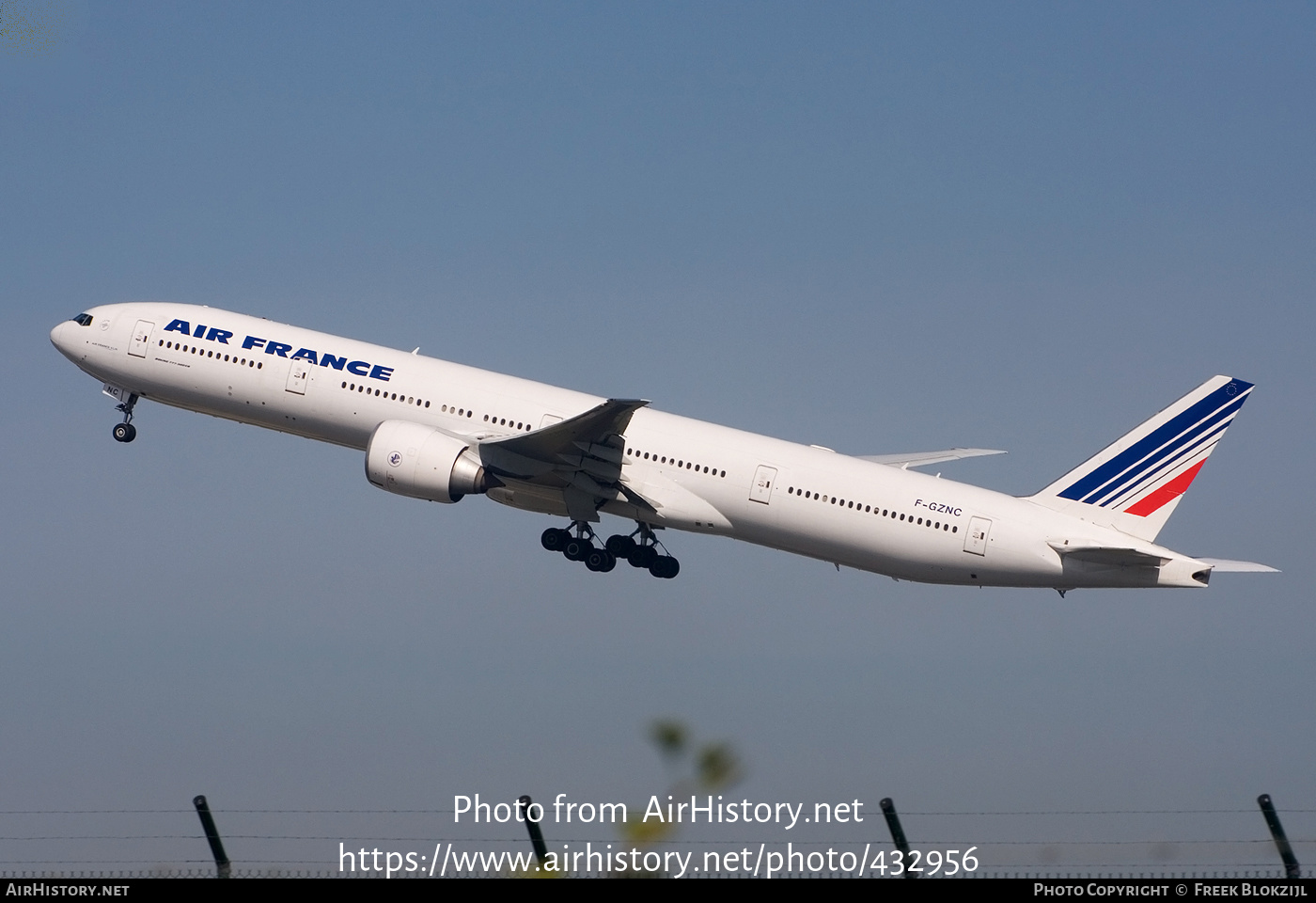 Aircraft Photo of F-GZNC | Boeing 777-328/ER | Air France | AirHistory.net #432956