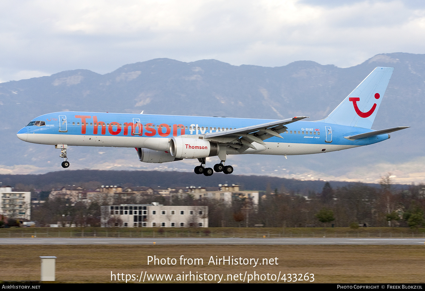 Aircraft Photo of G-BYAT | Boeing 757-204 | Thomsonfly | AirHistory.net #433263