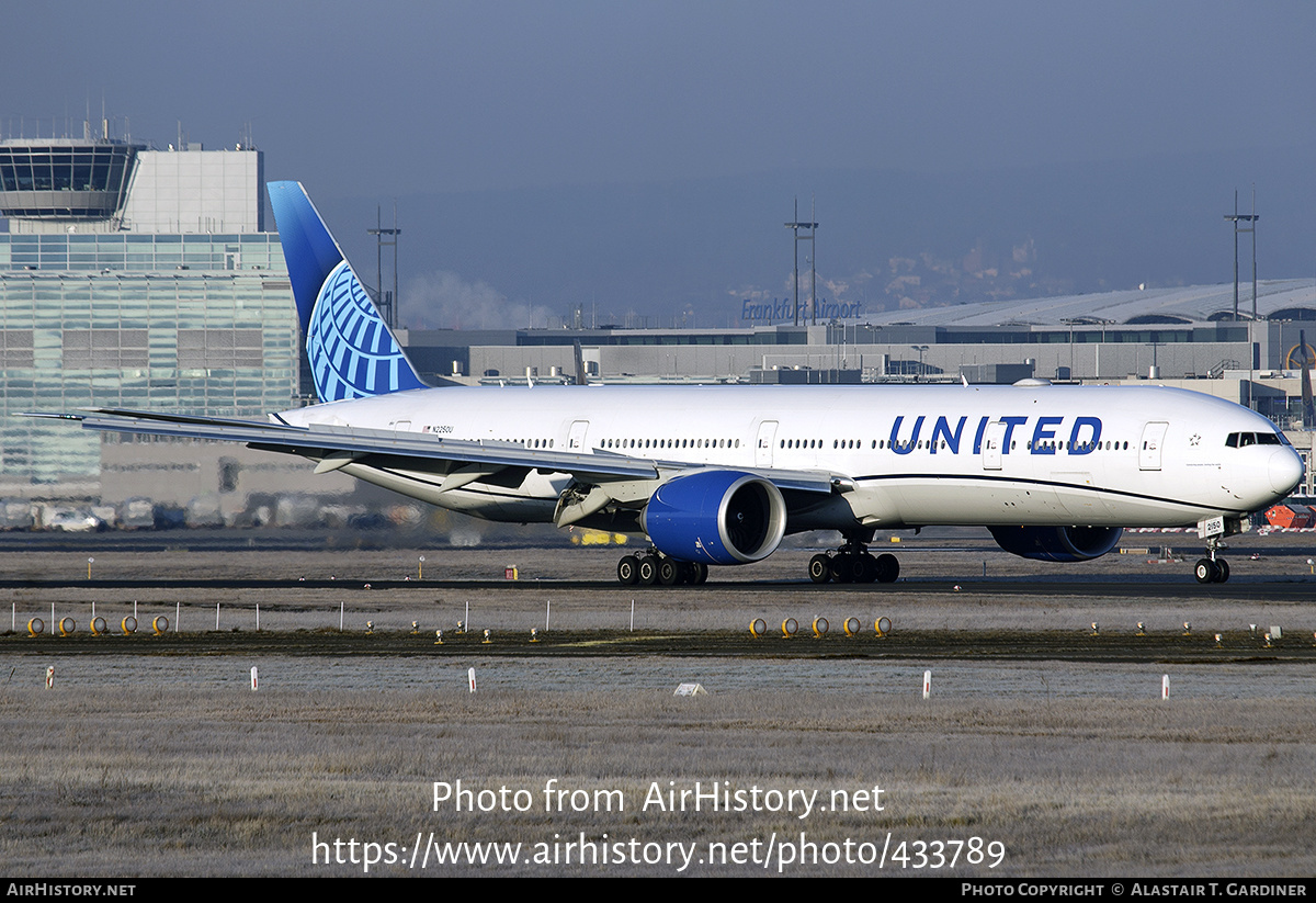 Aircraft Photo of N2250U | Boeing 777-300/ER | United Airlines | AirHistory.net #433789