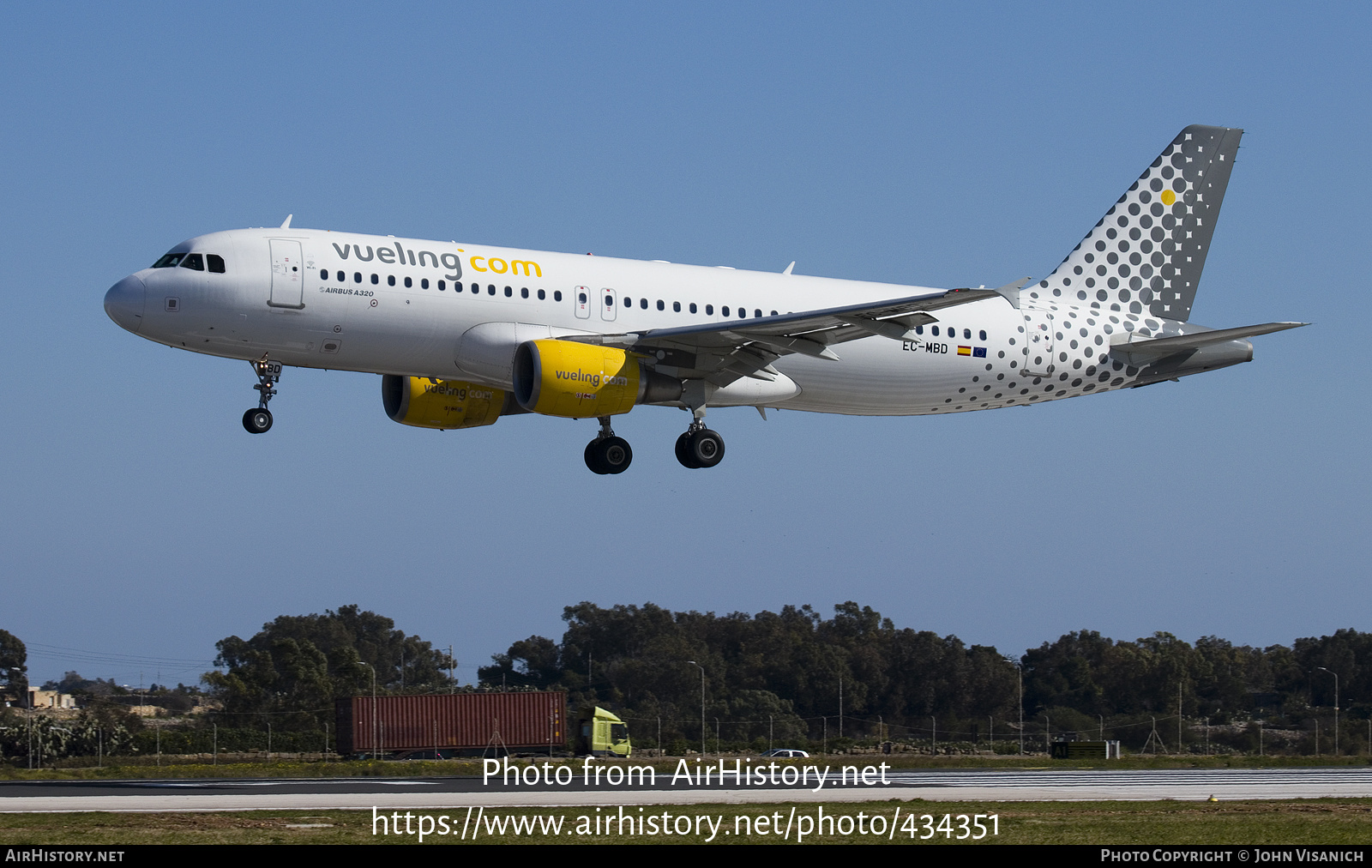 Aircraft Photo of EC-MBD | Airbus A320-214 | Vueling Airlines | AirHistory.net #434351