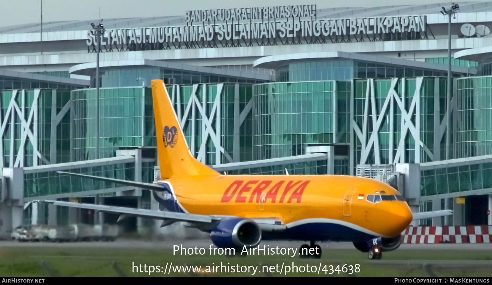 Aircraft Photo of PK-DGO | Boeing 737-33V(QC) | Deraya Air Taxi | AirHistory.net #434638