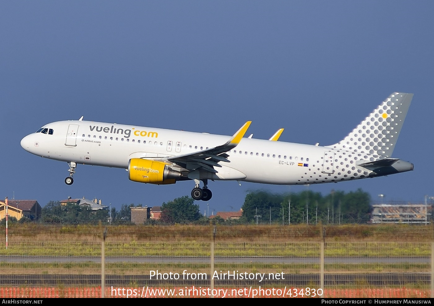 Aircraft Photo of EC-LVP | Airbus A320-214 | Vueling Airlines | AirHistory.net #434830