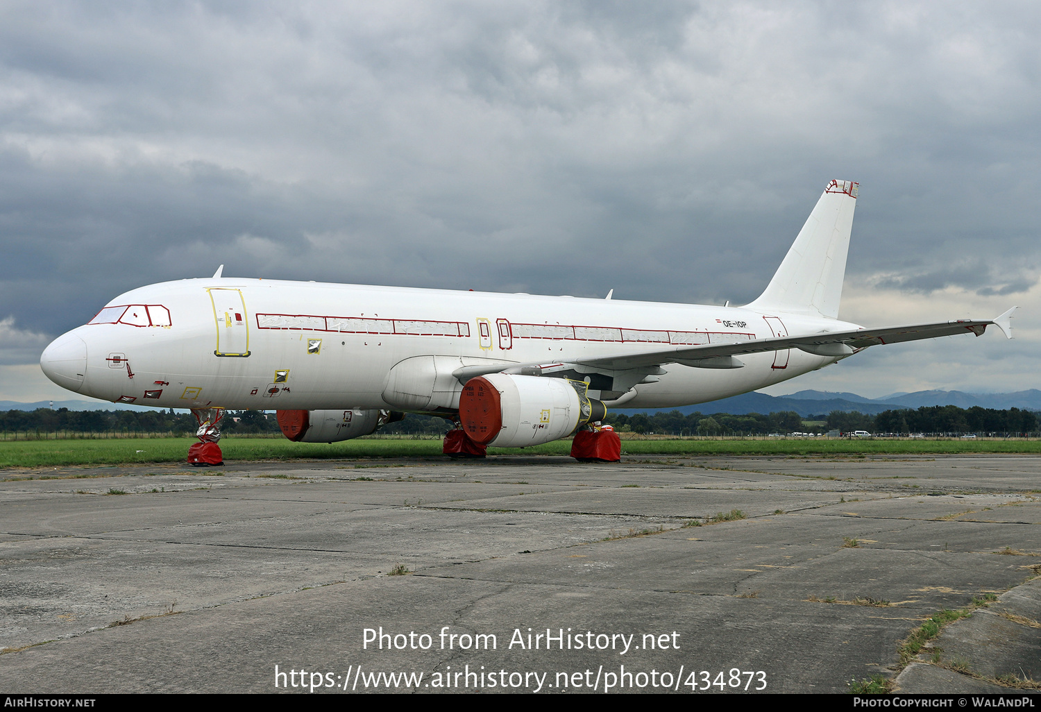 Aircraft Photo of OE-IOP | Airbus A320-214 | AirHistory.net #434873