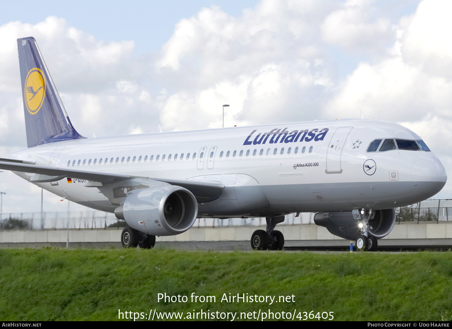 Aircraft Photo of D-AIUH | Airbus A320-214 | Lufthansa | AirHistory.net #436405