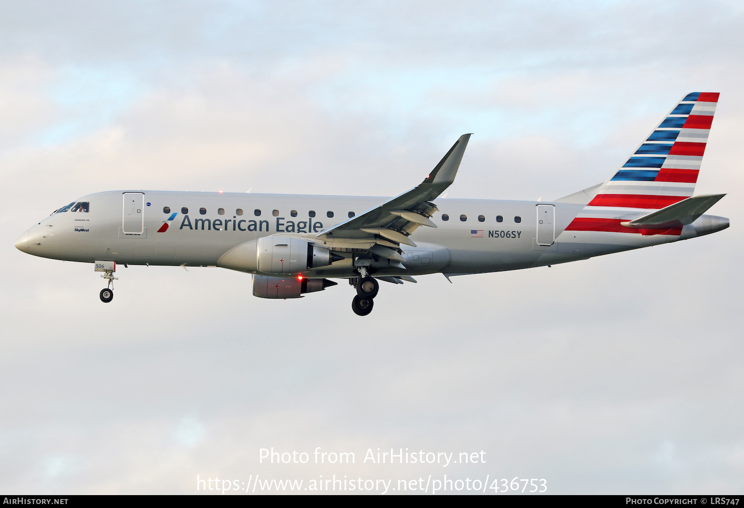 Aircraft Photo of N506SY | Embraer 175LR (ERJ-170-200LR) | American Eagle | AirHistory.net #436753