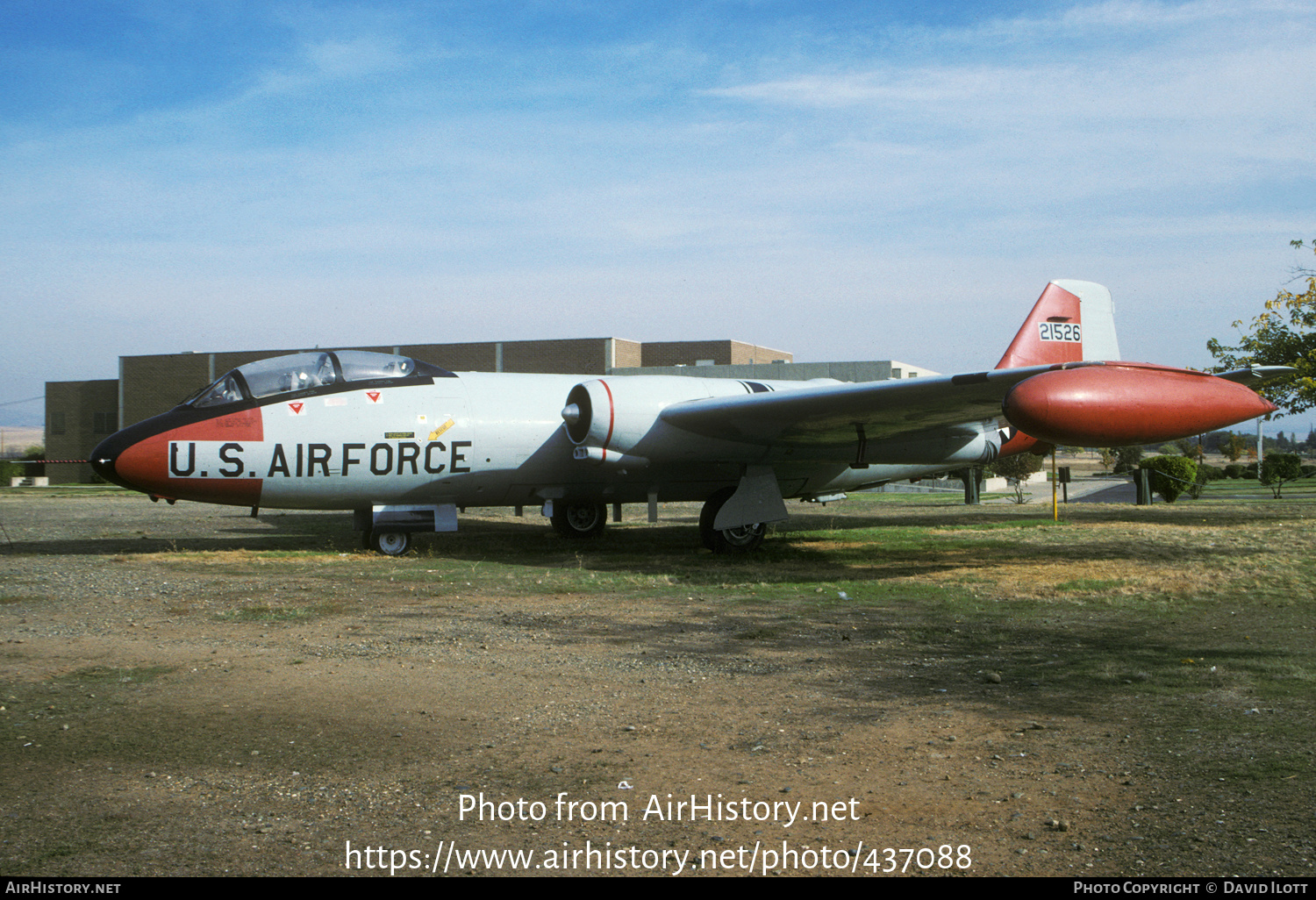 Aircraft Photo of 52-1526 / 21526 | Martin EB-57B Canberra | USA - Air Force | AirHistory.net #437088