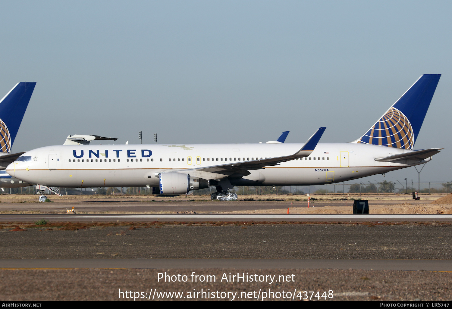 Aircraft Photo of N657UA | Boeing 767-322/ER | United Airlines | AirHistory.net #437448