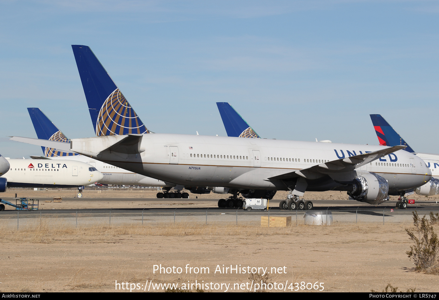 Aircraft Photo of N795UA | Boeing 777-222/ER | United Airlines | AirHistory.net #438065