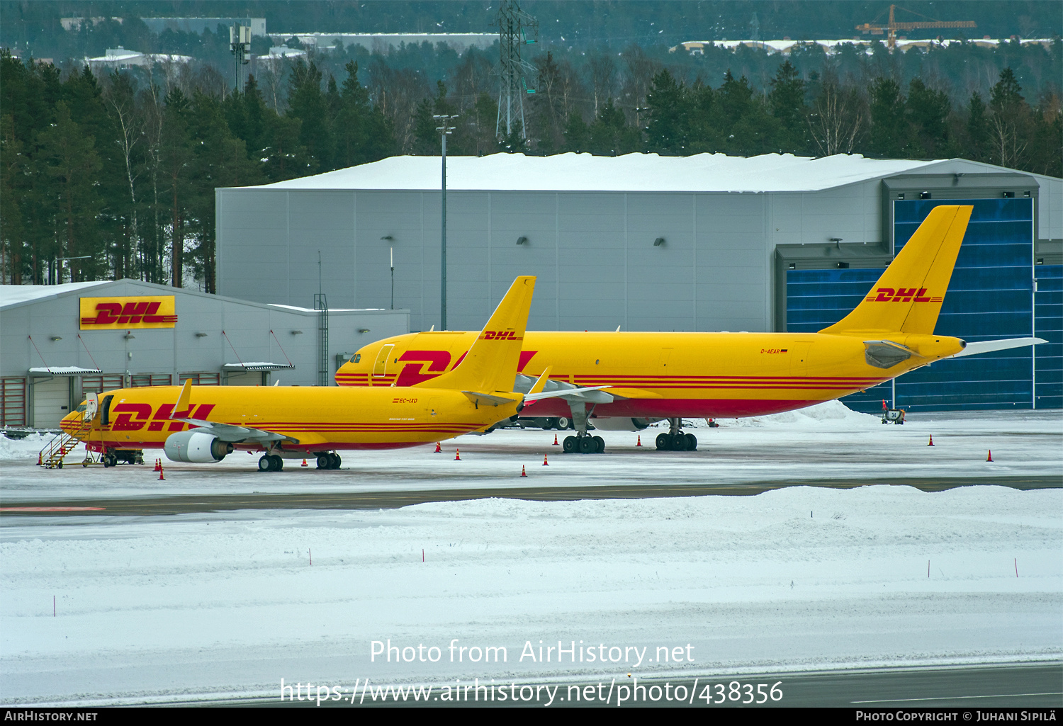 Aircraft Photo of EC-IXO | Boeing 737-883(BDSF) | DHL Air | AirHistory.net #438356