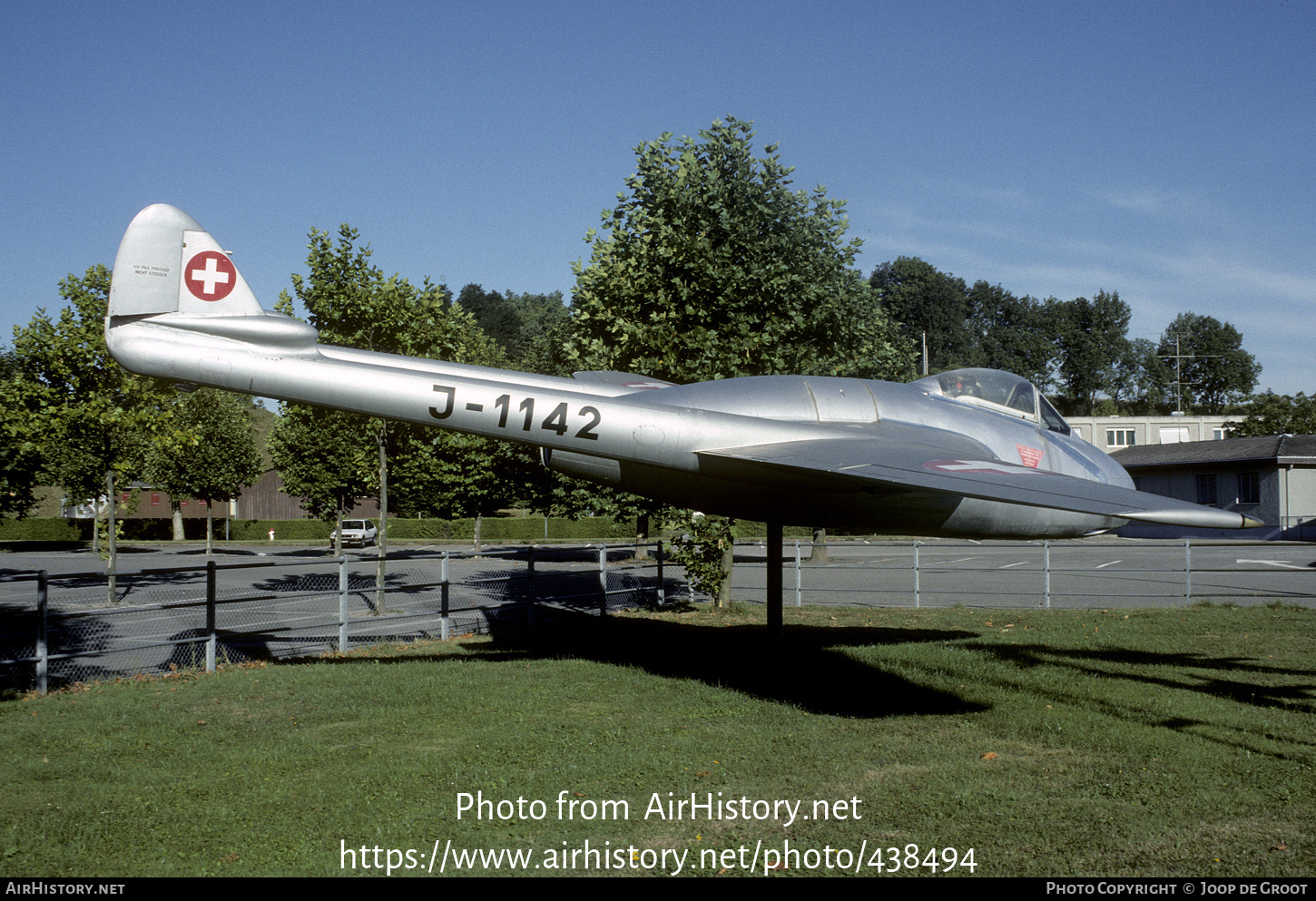 Aircraft Photo of J-1142 | De Havilland D.H. 100 Vampire FB6 | Switzerland - Air Force | AirHistory.net #438494