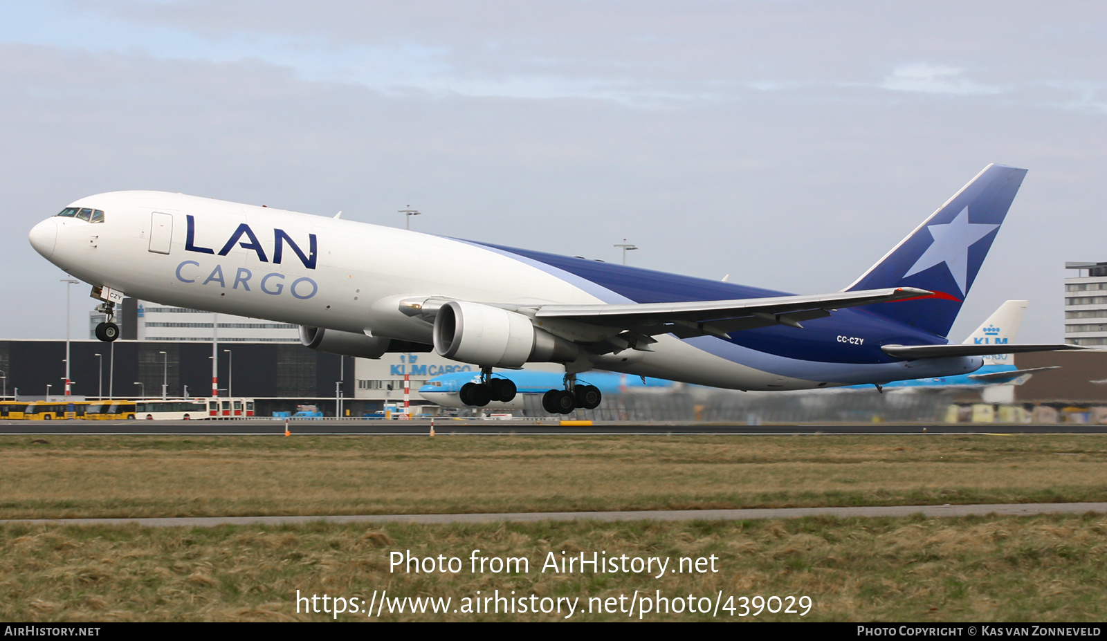 Aircraft Photo of CC-CZY | Boeing 767-316F/ER | LAN Cargo | AirHistory.net #439029