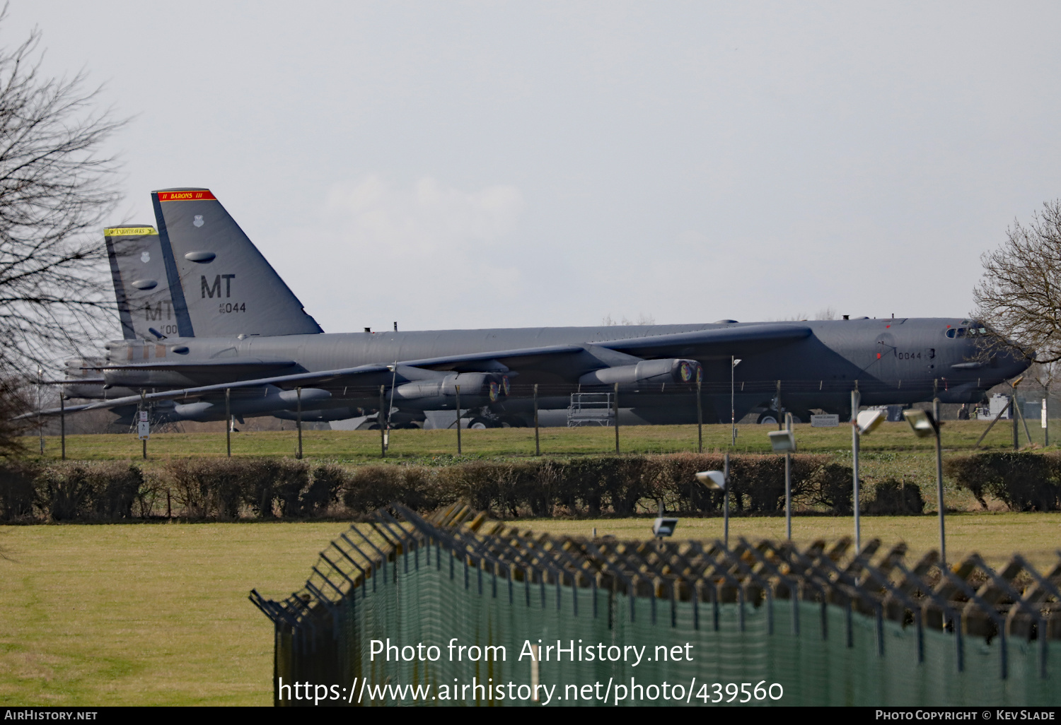 aircraft-photo-of-60-0044-af60-044-boeing-b-52h-stratofortress