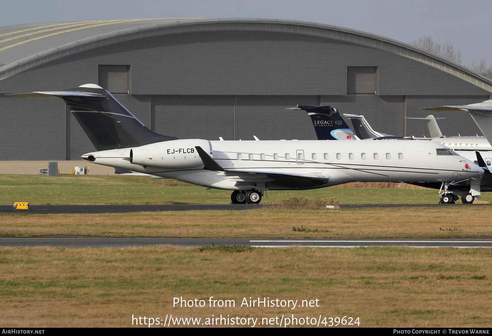 Aircraft Photo of EJ-FLCB | Bombardier Global Express (BD-700-1A10) | AirHistory.net #439624