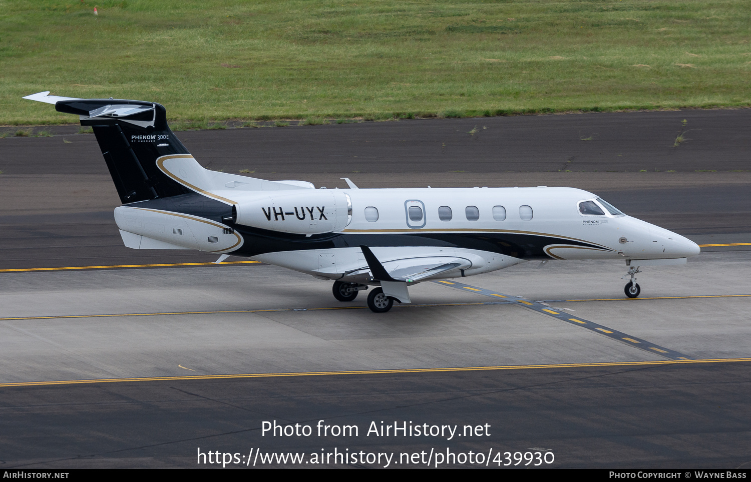 Aircraft Photo of VH-UYX | Embraer EMB-505 Phenom 300E | AirHistory.net #439930