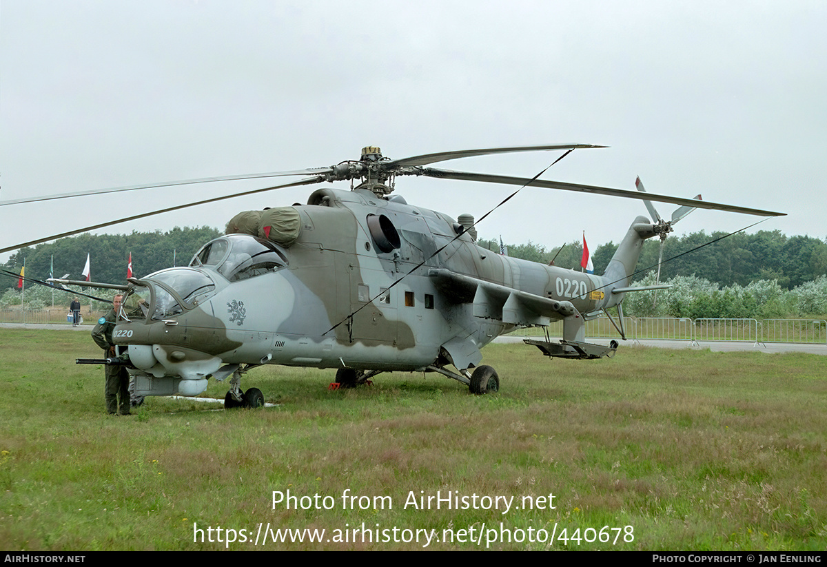 Aircraft Photo of 0220 | Mil Mi-24D | Czechoslovakia - Air Force | AirHistory.net #440678