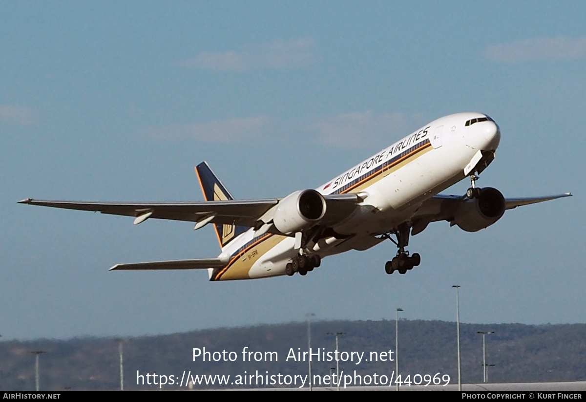 Aircraft Photo of 9V-SRM | Boeing 777-212/ER | Singapore Airlines | AirHistory.net #440969