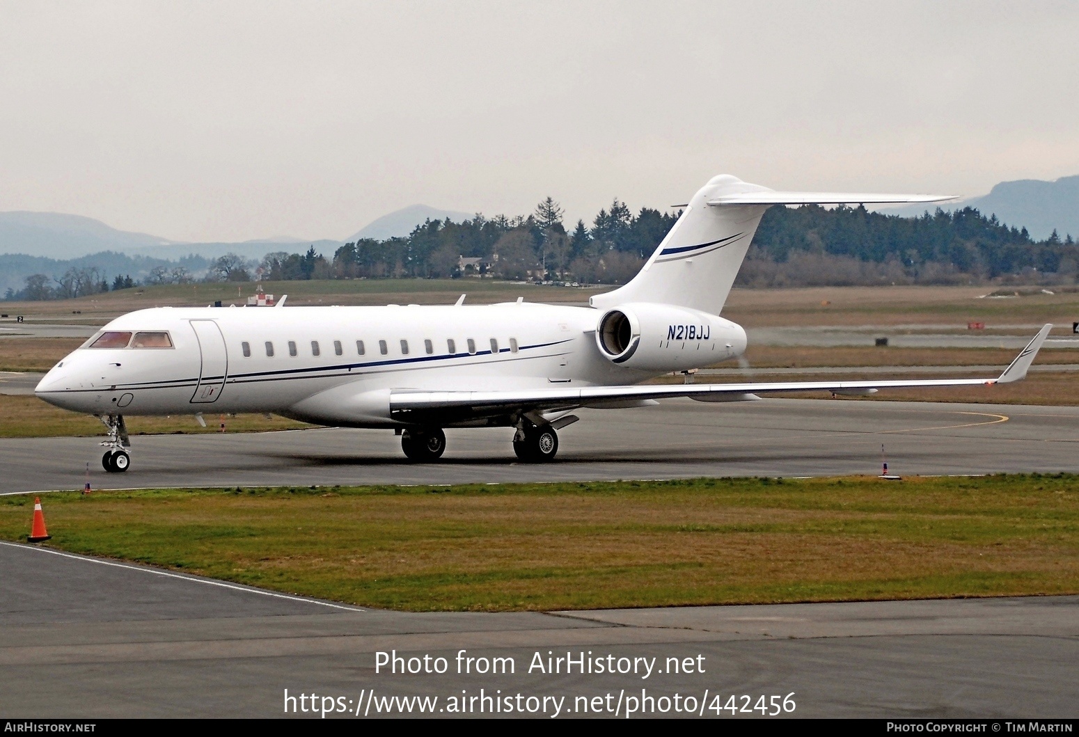 Aircraft Photo of N218JJ | Bombardier Global Express XRS (BD-700-1A10) | AirHistory.net #442456