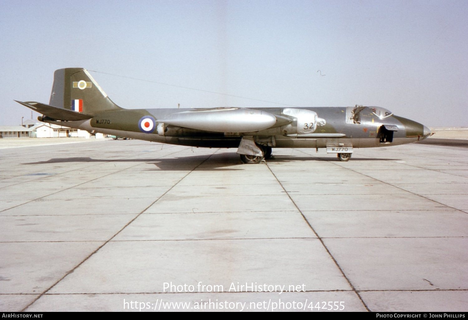 Aircraft Photo of WJ770 | English Electric Canberra B.16 | UK - Air Force | AirHistory.net #442555