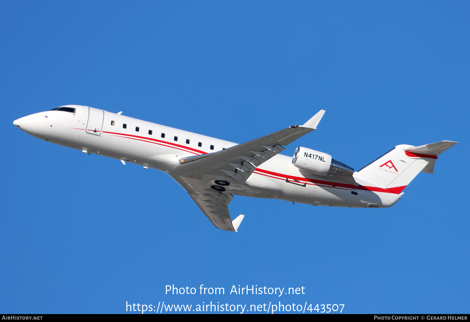 Aircraft Photo of N417NL | Bombardier Challenger 850 (CRJ-200SE/CL-600-2B19) | AirHistory.net #443507