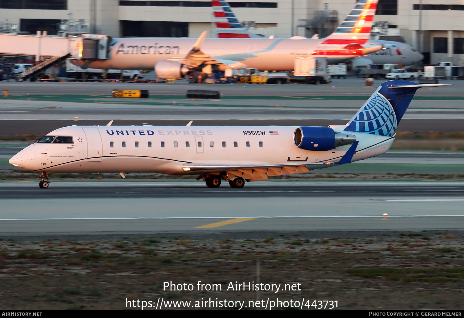 Aircraft Photo of N961SW | Bombardier CRJ-200ER (CL-600-2B19) | United Express | AirHistory.net #443731