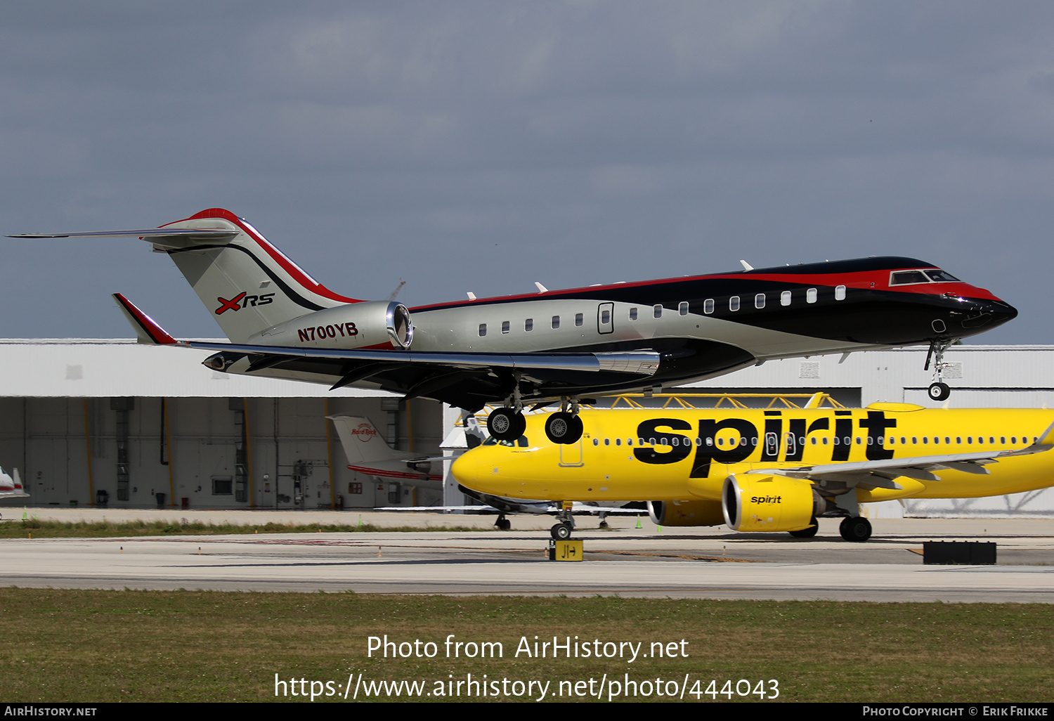 Aircraft Photo of N700YB | Bombardier Global Express XRS (BD-700-1A10) | AirHistory.net #444043