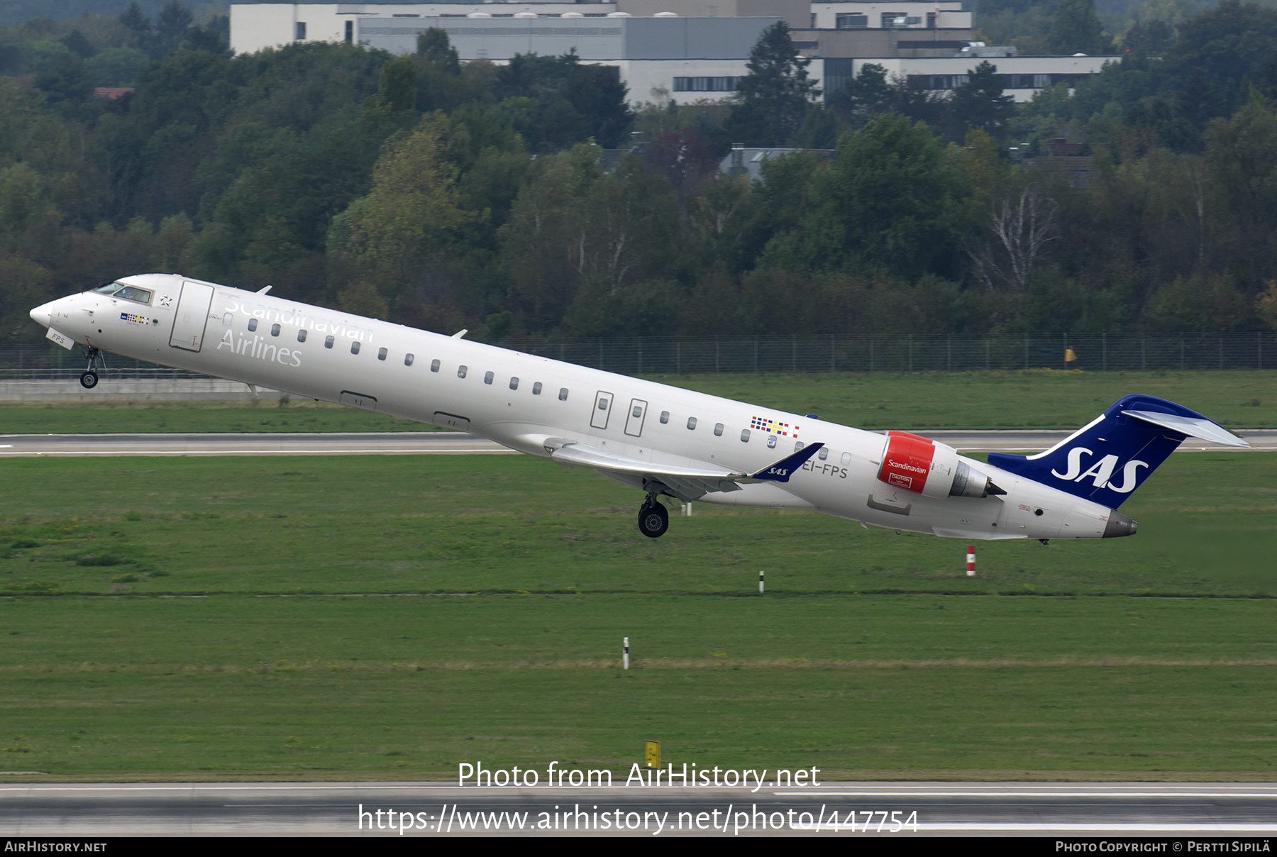 Aircraft Photo of EI-FPS | Bombardier CRJ-900LR (CL-600-2D24) | Scandinavian Airlines - SAS | AirHistory.net #447754