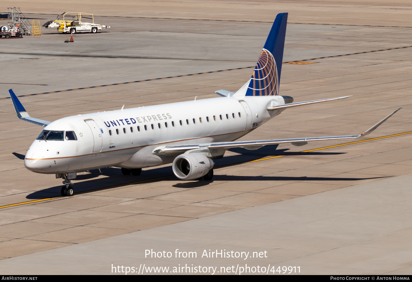 Aircraft Photo of N211SY | Embraer 175LR (ERJ-170-200LR) | United Express | AirHistory.net #449911