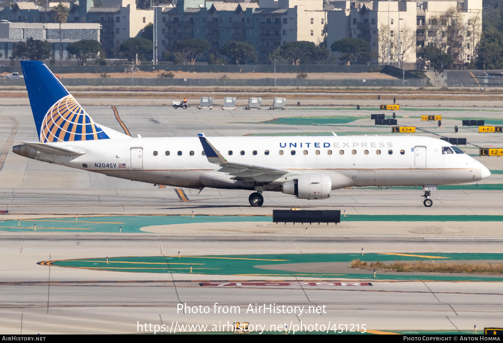 Aircraft Photo of N204SY | Embraer 175LR (ERJ-170-200LR) | United Express | AirHistory.net #451215