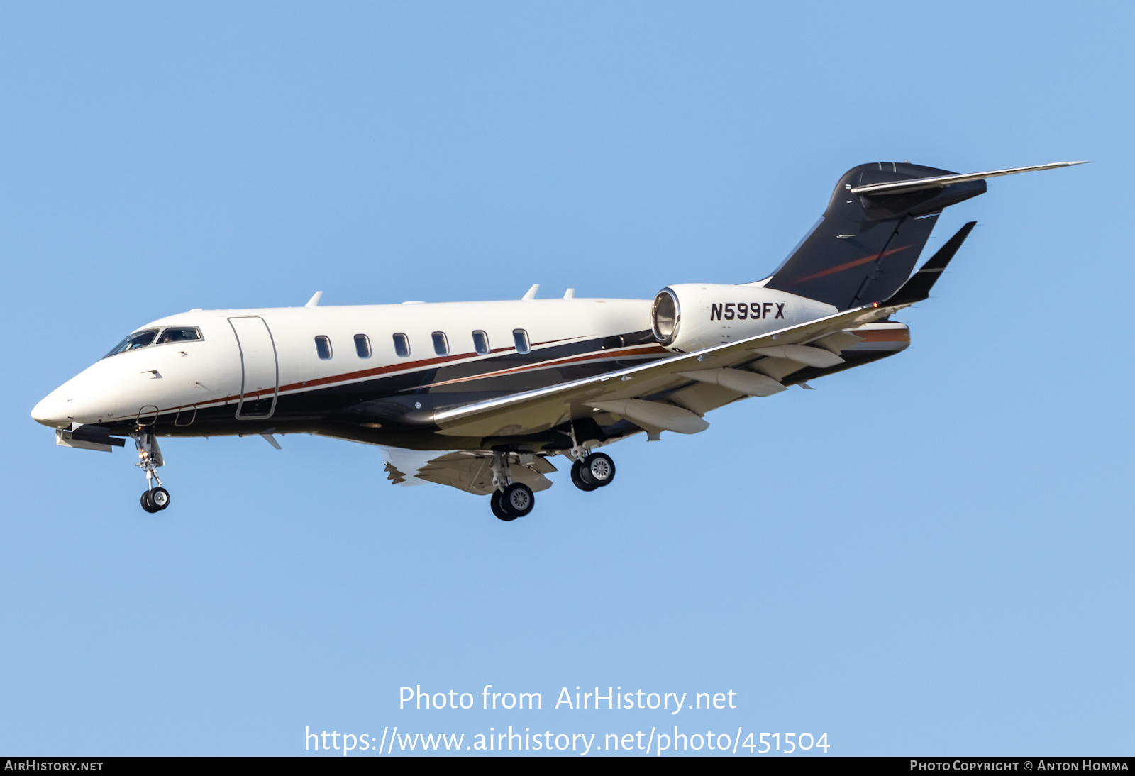 Aircraft Photo of N599FX | Bombardier Challenger 350 (BD-100-1A10) | AirHistory.net #451504