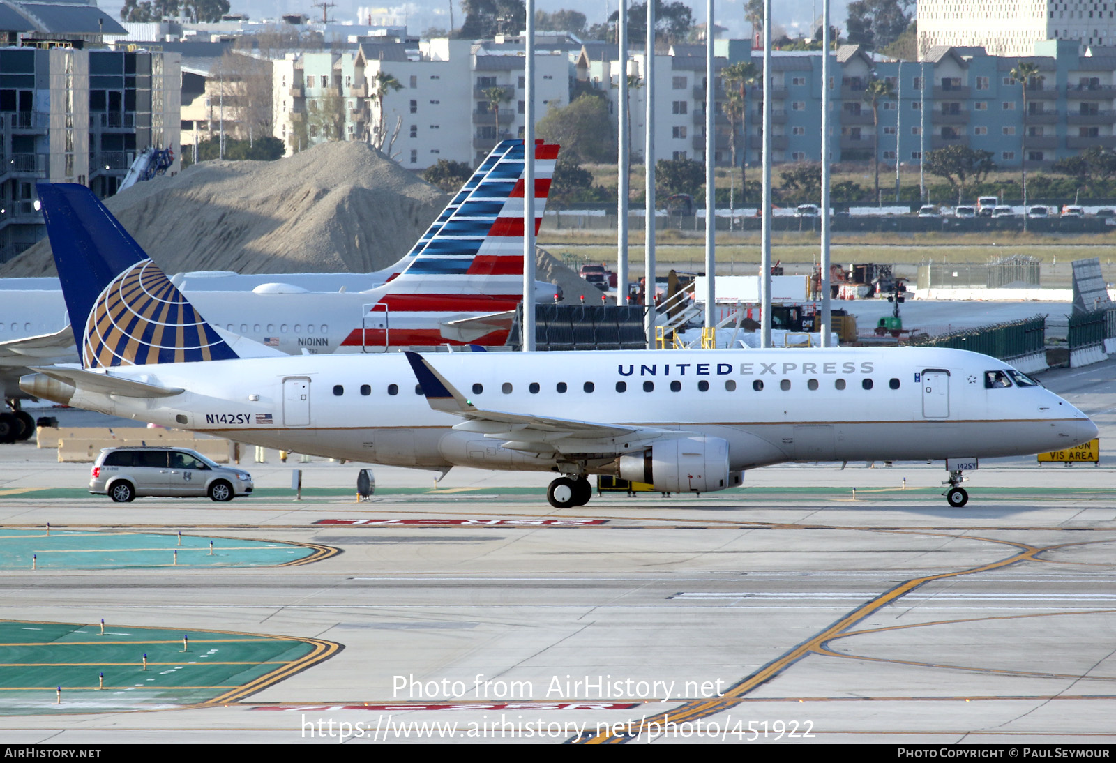 Aircraft Photo of N142SY | Embraer 175LR (ERJ-170-200LR) | United Express | AirHistory.net #451922