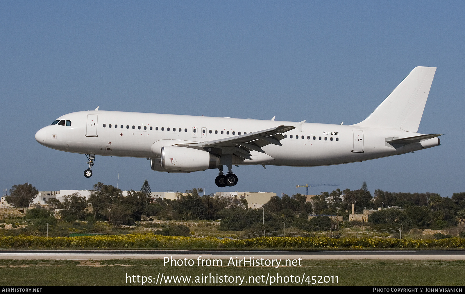 Aircraft Photo of YL-LDE | Airbus A320-232 | AirHistory.net #452011