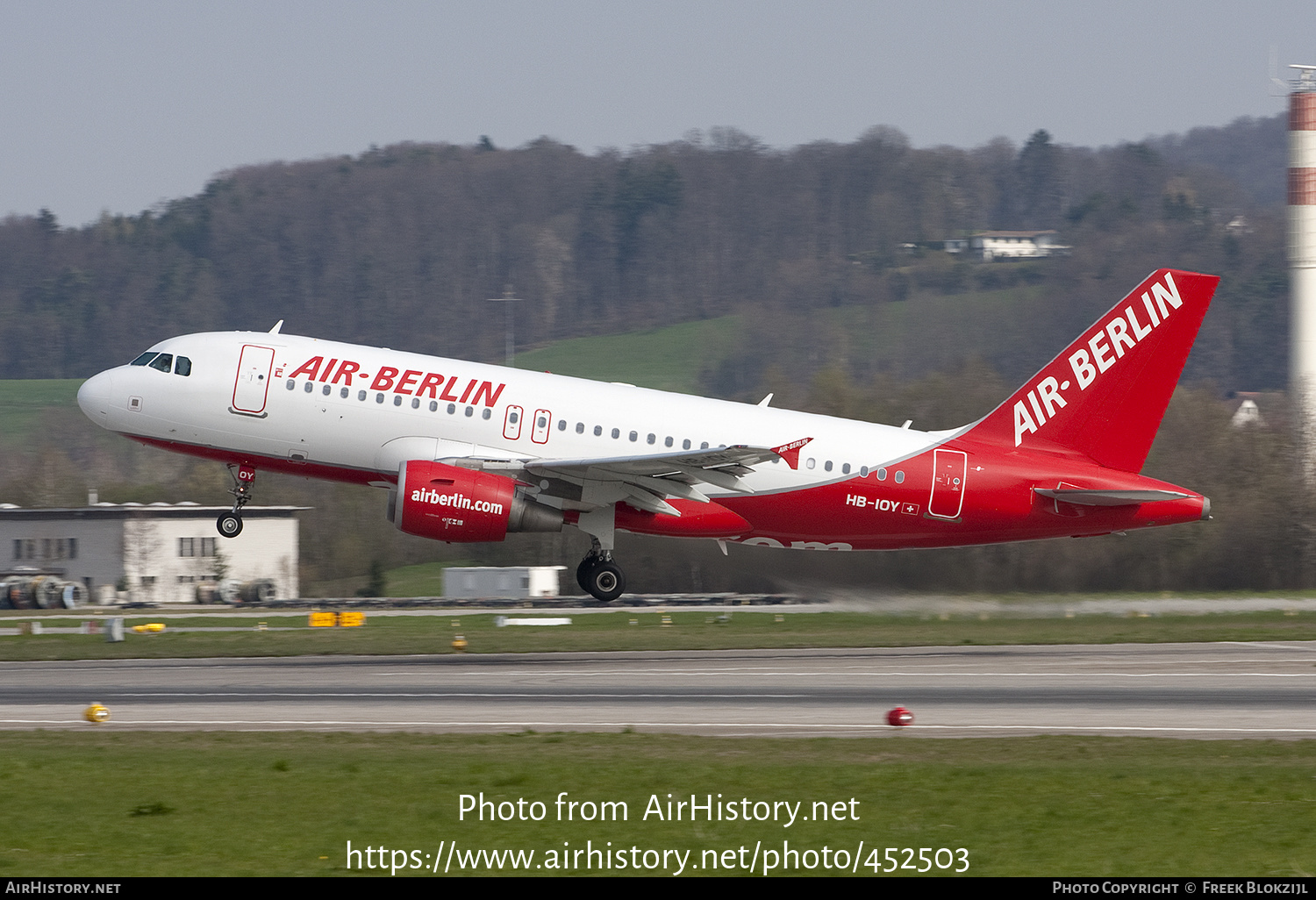 Aircraft Photo of HB-IOY | Airbus A319-112 | Air Berlin | AirHistory.net #452503