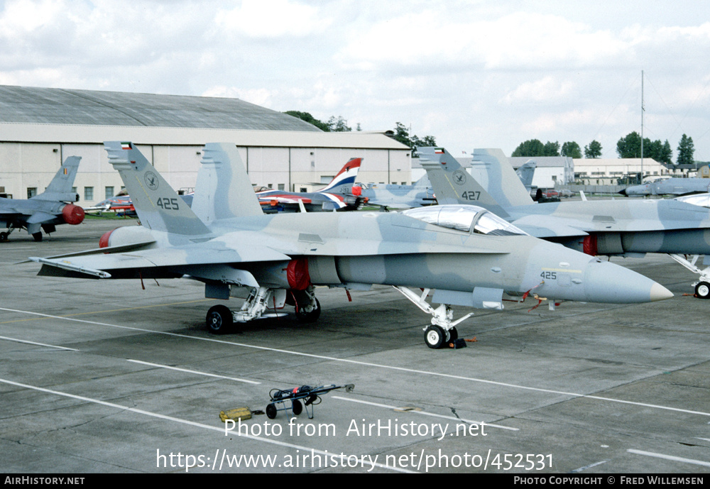 Aircraft Photo of 425 | McDonnell Douglas F/A-18C Hornet | Kuwait - Air Force | AirHistory.net #452531