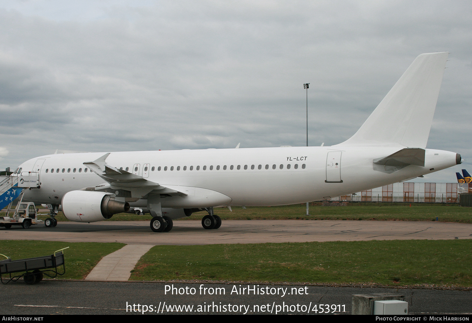 Aircraft Photo of YL-LCT | Airbus A320-214 | AirHistory.net #453911