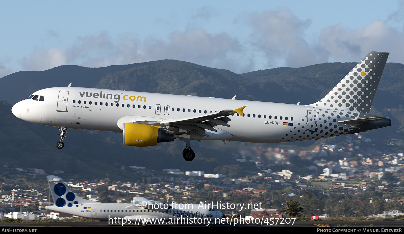 Aircraft Photo of EC-KDH | Airbus A320-214 | Vueling Airlines | AirHistory.net #457207