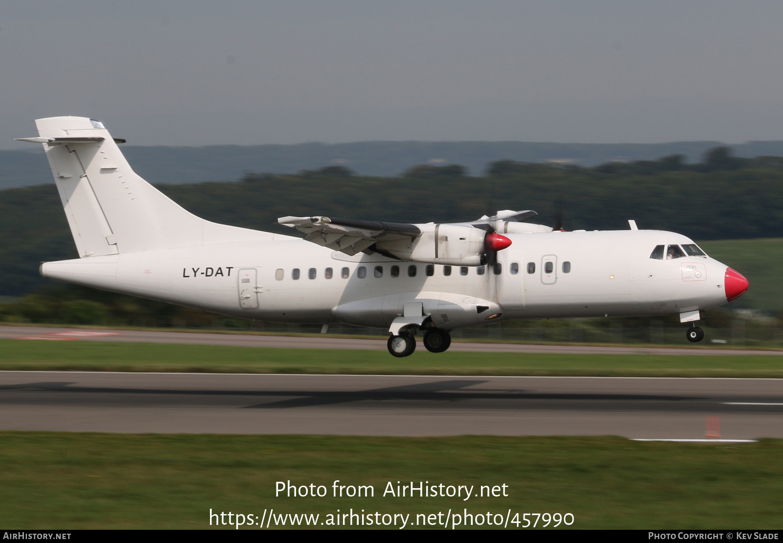 Aircraft Photo of LY-DAT | ATR ATR-42-500 | AirHistory.net #457990